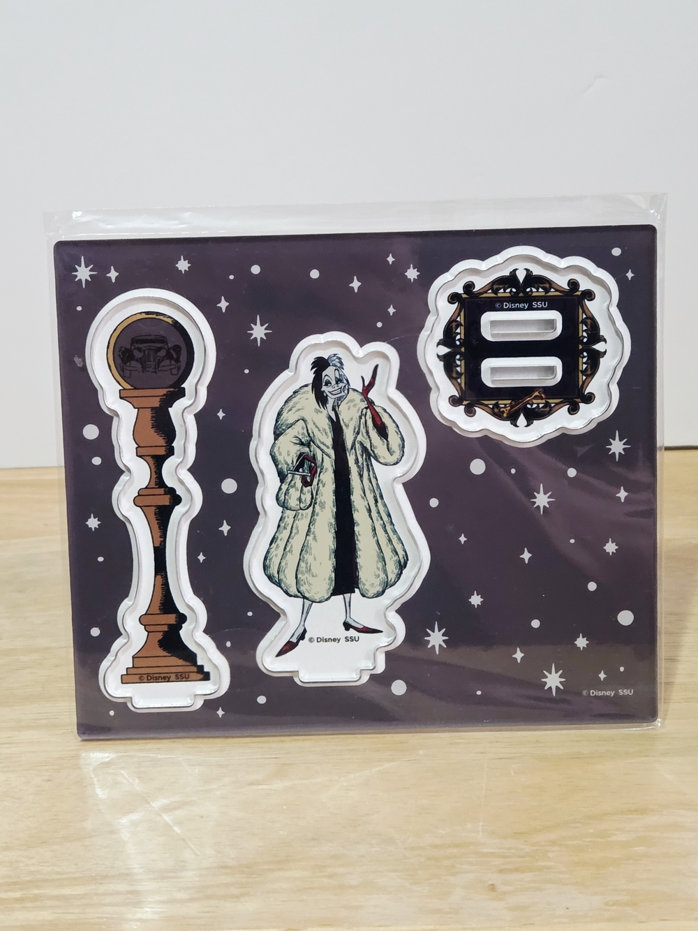 *4 for $30* Disney Villains Cruella de Vil Acrylic Figure Stand - 101 Dalmatians